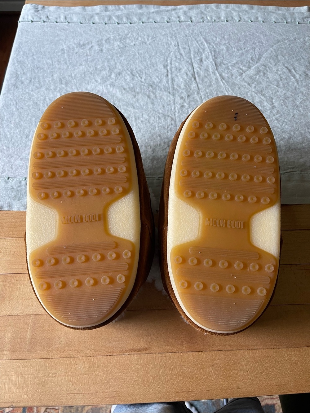 Evx Shearling Mule in Whisky & Off White - Picture 7 of 7